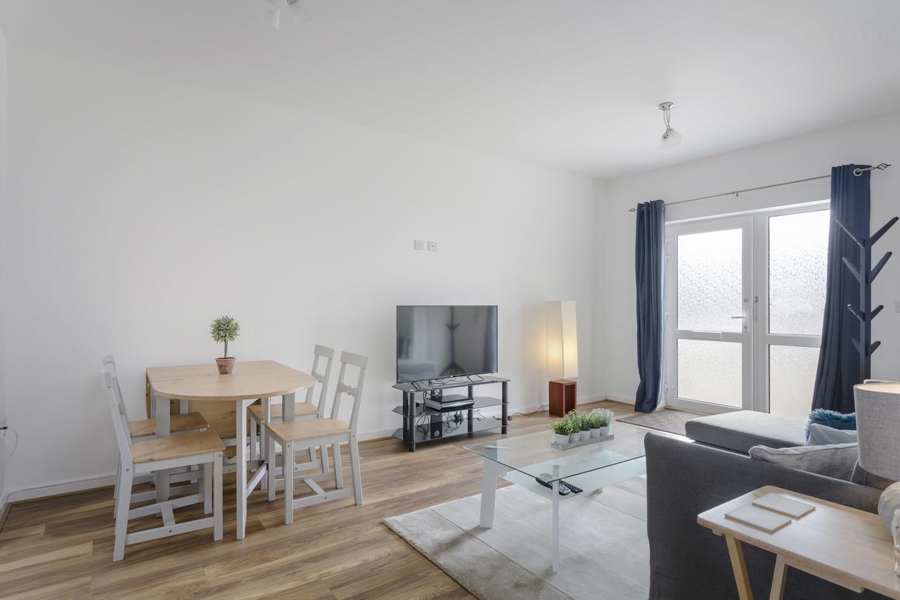 לוטון 1 Bed Apt Sleeps 4 מראה חיצוני תמונה